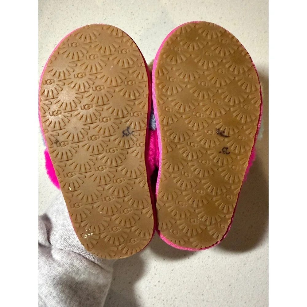 UGG Kids Fluff Yeah Slide Rainbow Pink Blue‎ Yellow Toddler Size 9C